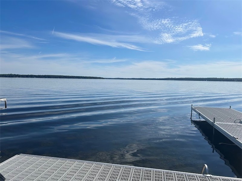 Shimmering Shore Lake House on Sturgeon Lake