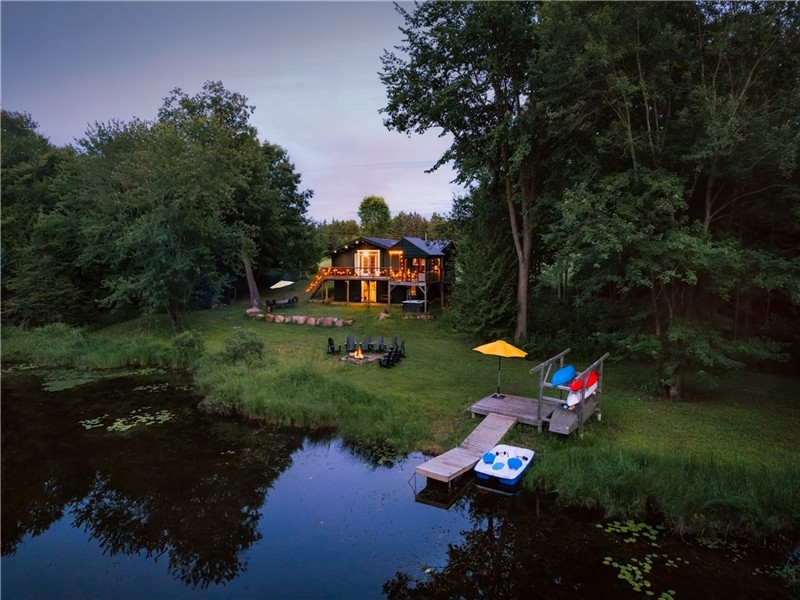 Head Lake Log Cabin | Waterfront, Hot Tub, Sauna & Fishing