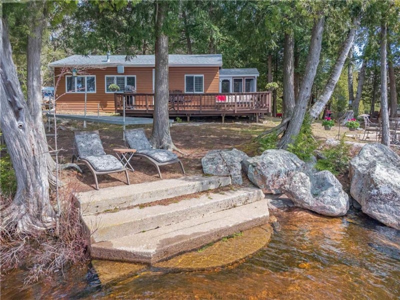 400 ft Lakefront | Canoe | Kayaks | Sunsets | Firepit | BBQ