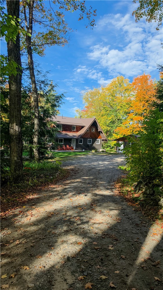 ESCAPE TO VALHALLA | PRIVATE LAKEFRONT CHALET NEAR ALGONQUIN