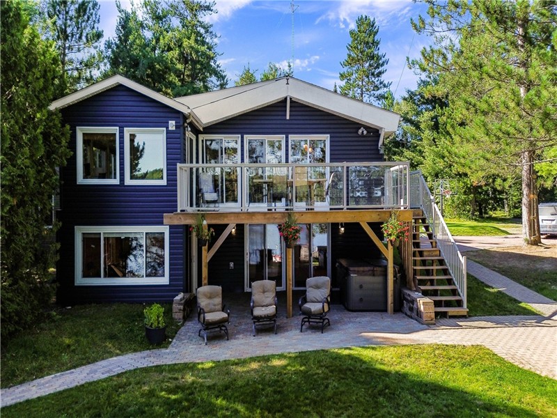 Large Lakefront Retreat w/ Sauna, Hot Tub & Beach!