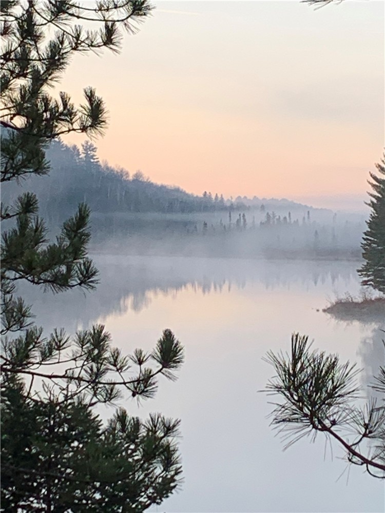 Bord de lac, hors réseau, refuge pour les amoureux de la nature