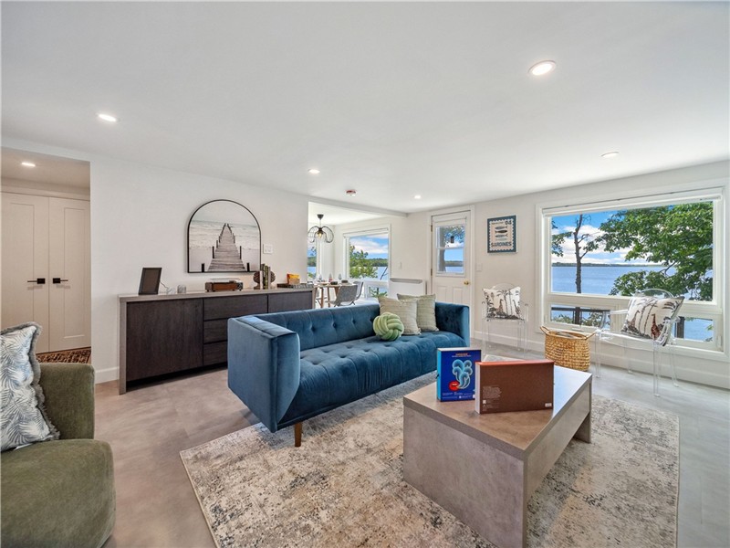 Charming Lakefront Cottage with Sauna, Fire Table & Sunset Views