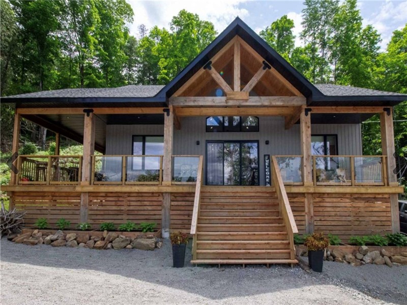 J&L's Lakeside Cottage