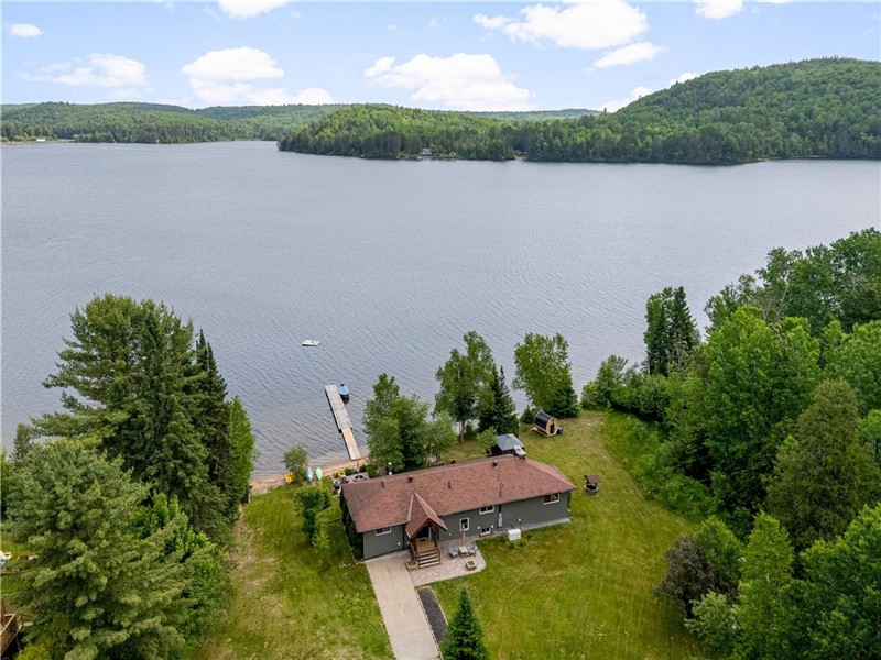 Rare Find! Private 5 bd/3 bth + 200 feet of Sandy beach on Springfed  Lake Minutes from Barry's Bay!