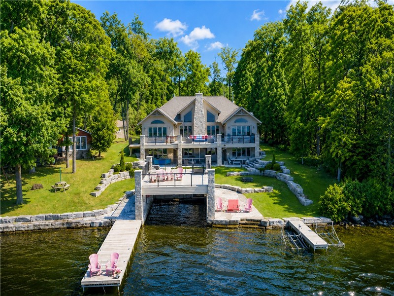Stonehaven Lakehouse | Family-Friendly Waterfront Retreat on Pigeon Lake | Near Bobcaygeon