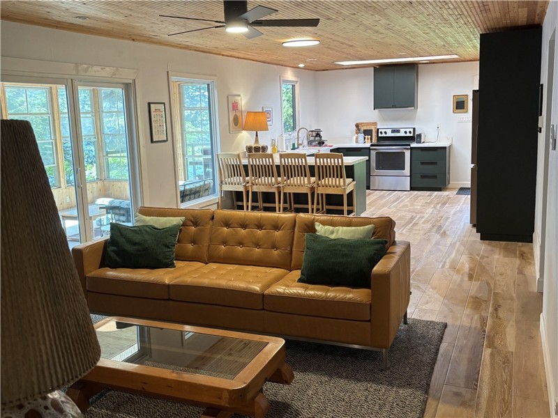 Chalet moderne au bord du lac Lower Buckhorn | Capacité d'accueil : 8 personnes