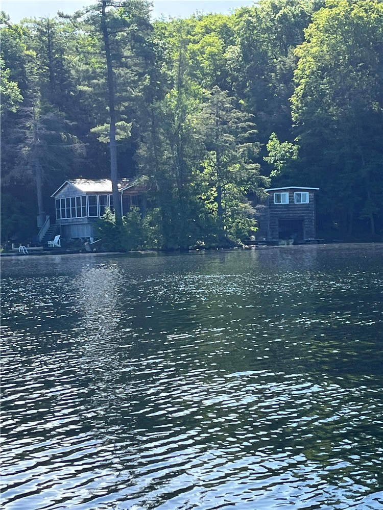 New Rental- July 1 special Rate- message for details - Charleston Lake Water's Edge. Private Escape!