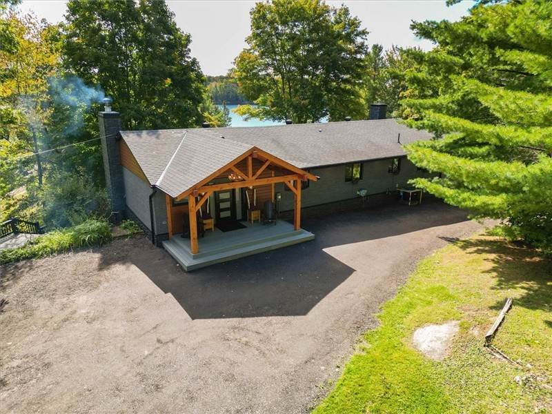 Beautiful, recently renovated property is located on Portage Lake
