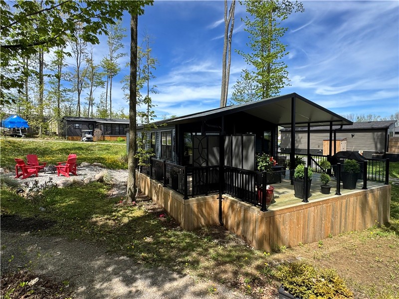 Upgraded, Premium Resort Cottage in the Kawarthas with Firepit, Lake & Golf Views