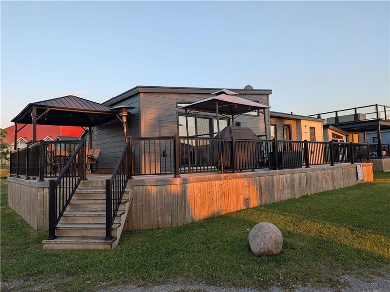 Extended Season (10 Month) Resort Cottage with Stunning Lake & Marina Views at Golden Beach Resort