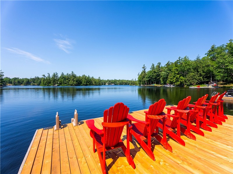 The Muskoka Modern Pine Lookout | Newly Renovated Gem on Leonard Lake