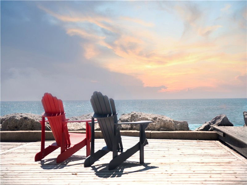 On The Rocks - Waterfront Retreat - Near Point Pelee