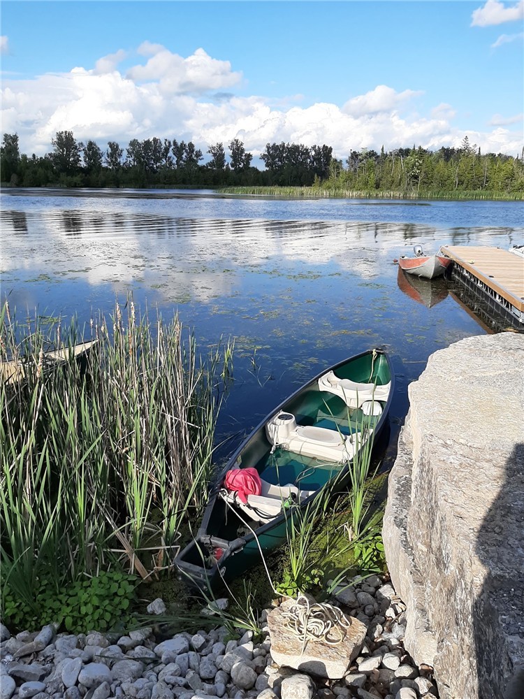 2021 Fonthill Park Model Coach located on Scugogg  River on The Kawartha Lakes