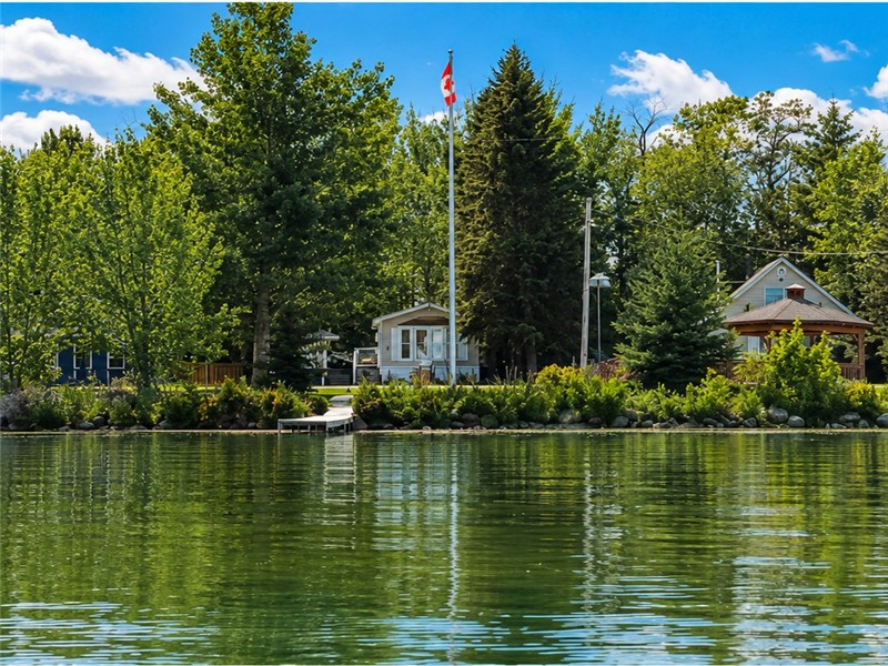 Lake-View Cozy Cottage