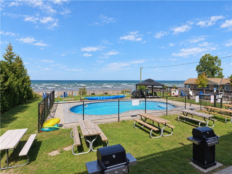 Shoreline Retreat -Beach Front -Wasaga Beach -Cottage -1