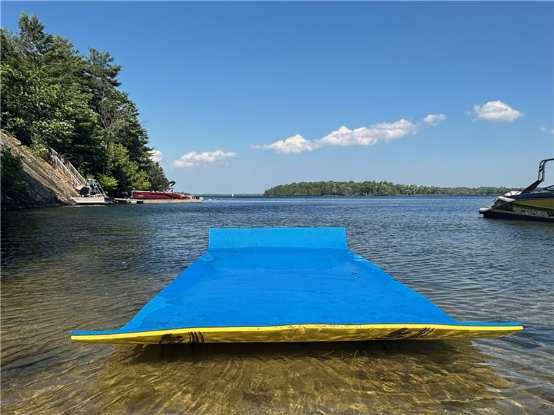 Big Rideau Retreat | Private Sandy Beach & Hot Tub