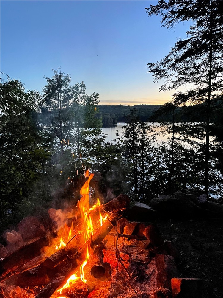 New Waterfront Cottage on Black Donald Lake - Calabogie