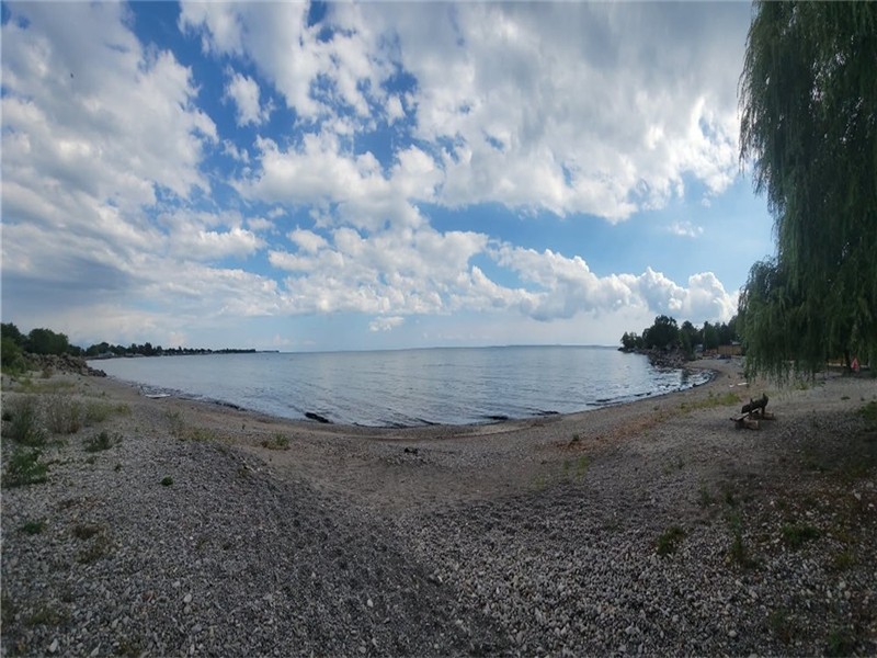 4-TWO-JUST RIGHT FOR 2! Relax on your own secluded beach/30sec walk, door to lake:) Dessert's on us!