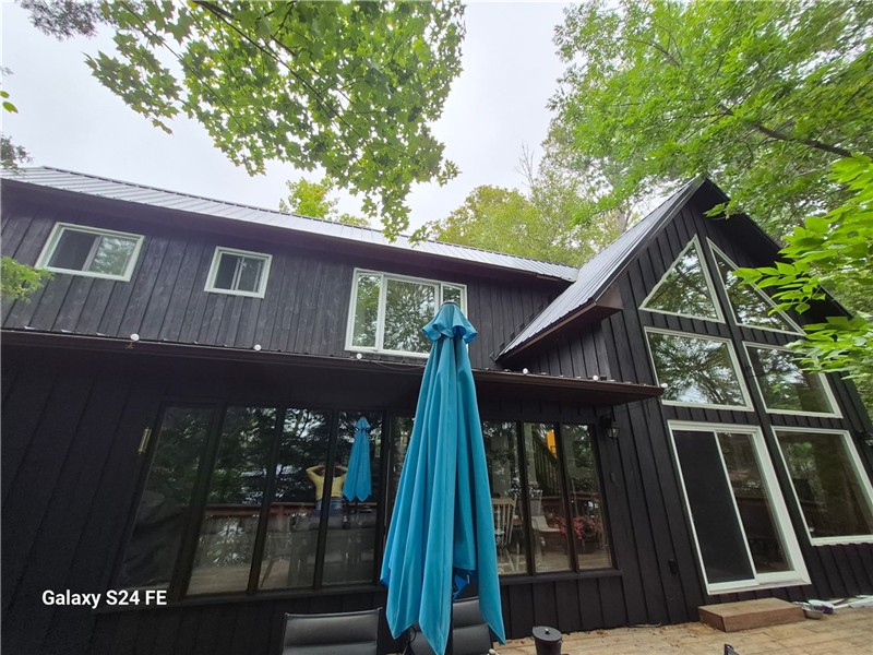 Beautiful cottage on quiet bay on prestigious Kennisis Lake