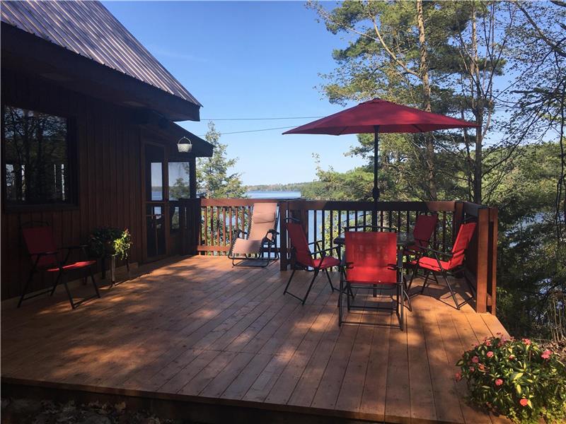 Calabogie Retreat:  Private lakefront lot, spectacular views, sleeps 6 (including 2 children over 2)