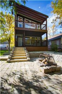 Footsteps to  Grand Beach   Luxury Beach House  Rental  Cabin / Cottage   -->HOT TUB<--