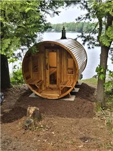 Exceptional Log Cottage, Sauna, Muskoka Room, Sand beach, Sunsets, fishing boat, canoes, kayak, SUP