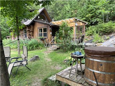 Log Cabin For 2, Solar Power, Wood Fired Hot Tub, Amazing Log Sauna, Very Private. Gated Property