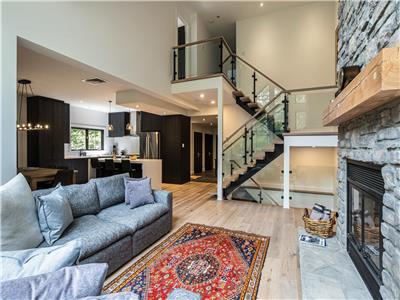 Tremblant Luxury 5bdr Townhome, Private Hot tub walk to Ski-in/out