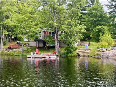 Charming Lakefront Cottage, 90min from GTA, close by top Golf courses, Hiking, Ski & Snow Trails