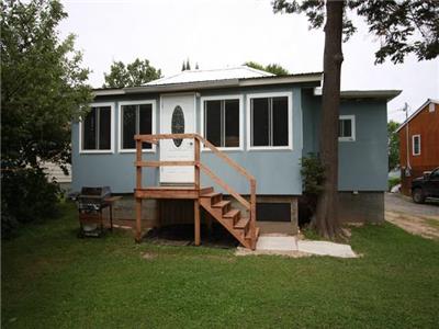 Westport, Ontario, Cottage 3 bedroom Cottage on Rideau Lake, beach, wifi, Rideau System, Newboro,