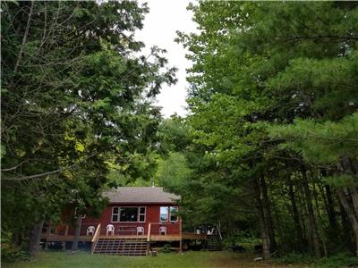 Red Cottage - Granary Lake - Blind River