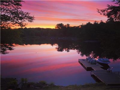 Em-Boddy Medora - Exceptional 4-Season Muskoka Cottage For Rent On A Small Peaceful Lake. Sleeps 8
