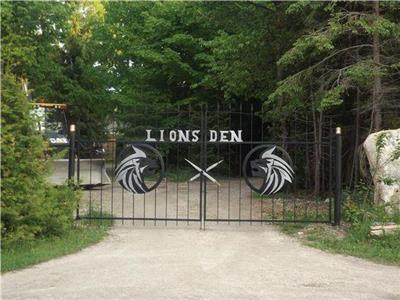 LIONS DEN! QUIET ELEGANCE WITH COMPLETE PRIVACY!! CLOSE THE GATES ENJOY!!