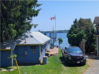 Red Dog Cottage  St Lawrence River (Mainland)