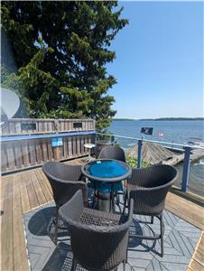Red Dog Cottage  St Lawrence River (Mainland)