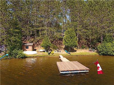 Wilbermere Lake Sunset Shore - Family cottage * Sand beach * Clean Lake *Unlimited WiFi