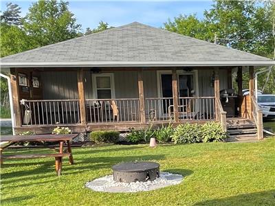 Turkey Point Beach House with covered back porch- Aug 19 to 26th Available-