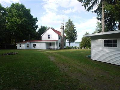 Waterfront Cottage For Rent - Big Rideau Lake, Portland, Ontario - Sleeps 14 (max)
