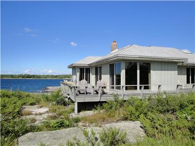 5-Bedrm, Family-Friendly Cottage Surrounded by Water with Beautiful Views