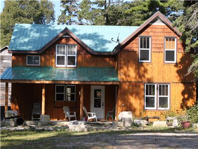 Large 4 Bedroom Lakeview Cottage Providence Bay on Manitoulin Island - sleeps 8