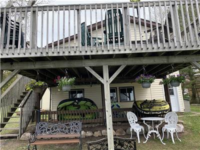 3 bedroom lakefront cottage on Lake Manitouwabing in Parry Sound