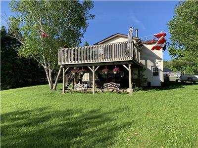 3 bedroom lakefront cottage on Lake Manitouwabing in Parry Sound