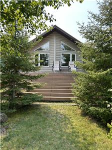 Traverse Bay Lakefront 4BR 2BA Cottage