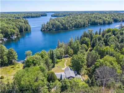 Lake Joseph Muskoka Luxury Retreat-Hot Tub, Pickle Ball, Beach, Fire Pit, Kayak, Canoe, Games Room