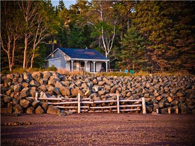 Stonesthrow Cottage- A Perfect Location for your Bay of Fundy Experience
