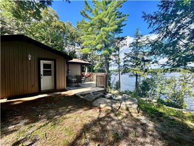 Beautiful Crystal Lake Waterfront Cottage