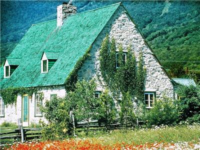 Grandes maisons de campagne à louer près de Québec, de 4 à 32 chambres, pour 12 à 80 personnes.