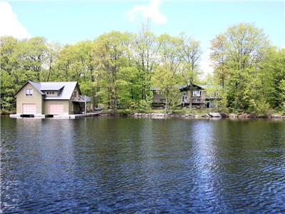 Beautiful, Family Friendly, Lakefront Cottage on Lake Muskoka with Boathouse - AUG 5-12 AVAILABLE