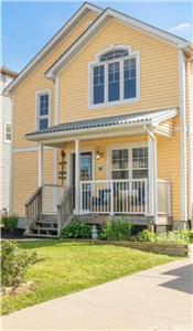 Large Modern Cottage in the Heart of Grand Bend. 5 min walk to beach and Main Street.